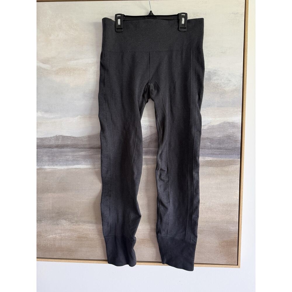 Lululemon Women’s High Rise Cropped Leggings, Size 8 Ribbed Yoga Pant 25” Inseam